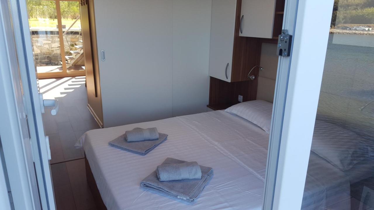 House Boat - Floating House Sofia Hotel Пула Екстериор снимка