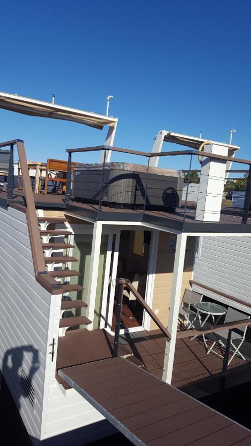 House Boat - Floating House Sofia Hotel Пула Екстериор снимка