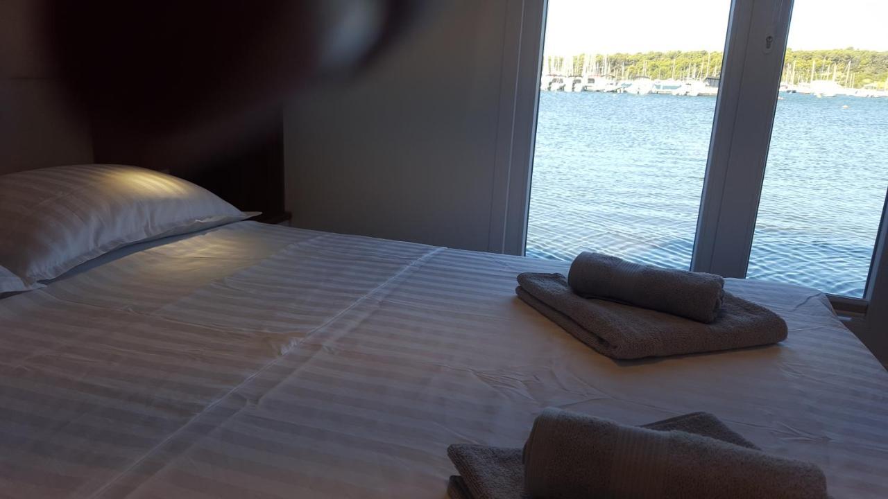 House Boat - Floating House Sofia Hotel Пула Екстериор снимка