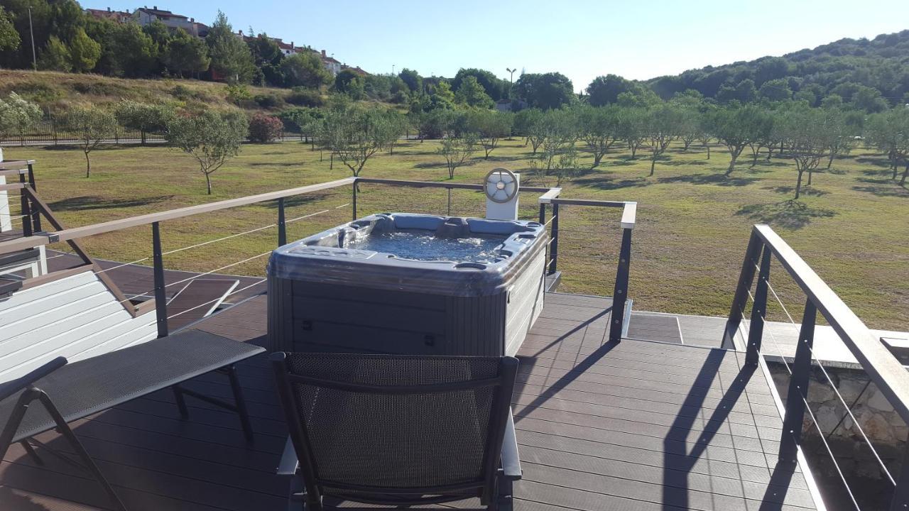 House Boat - Floating House Sofia Hotel Пула Екстериор снимка