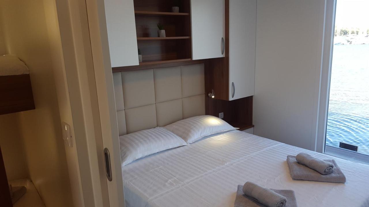 House Boat - Floating House Sofia Hotel Пула Екстериор снимка